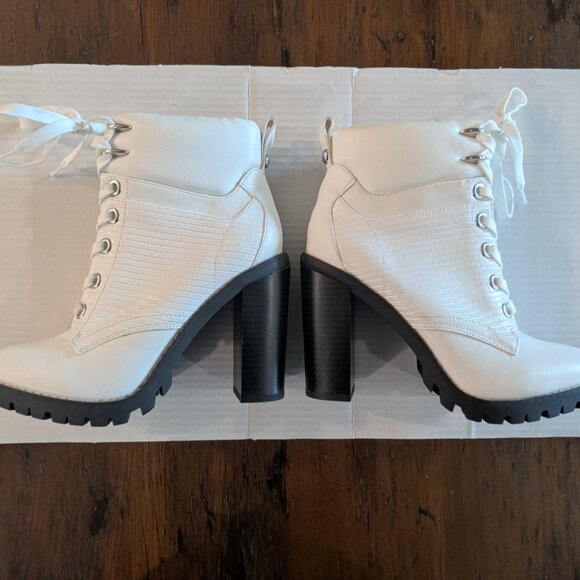 Winter White, heeled, feminine, rubber, lug-sole boots - Size US8 / EU38.5 - Picture 4 of 7